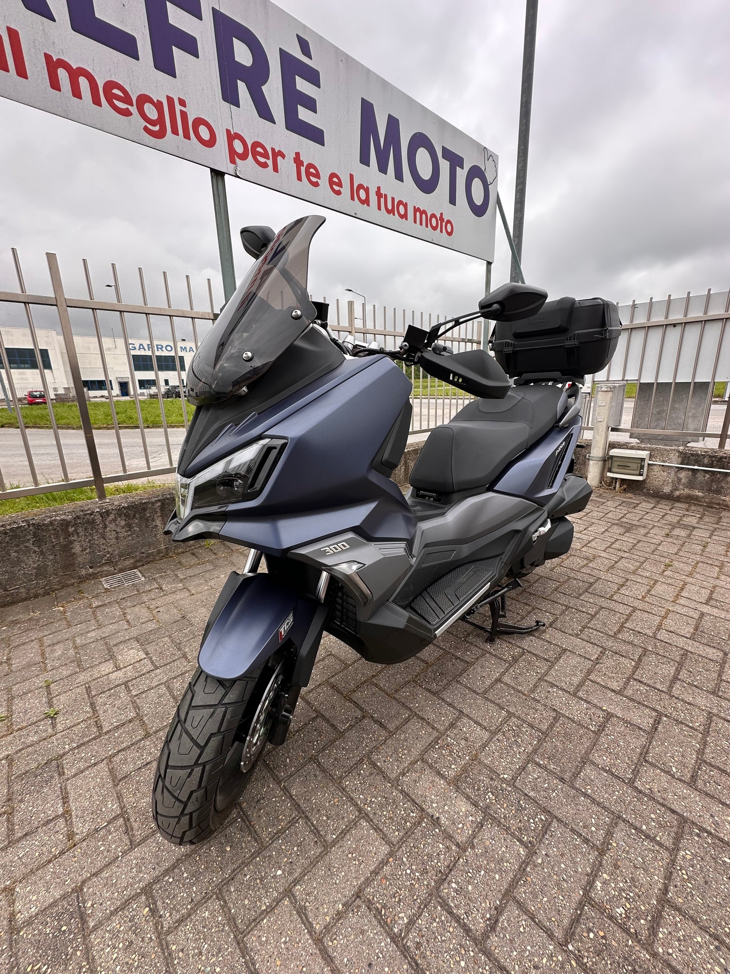 SYM ADX 300 Tcs abs con bauletto