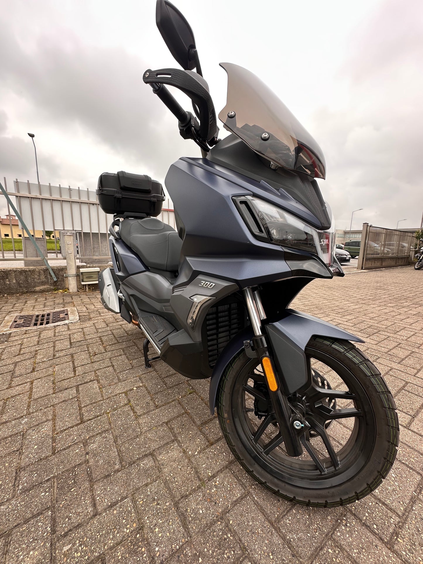 SYM ADX 300 Tcs abs con bauletto